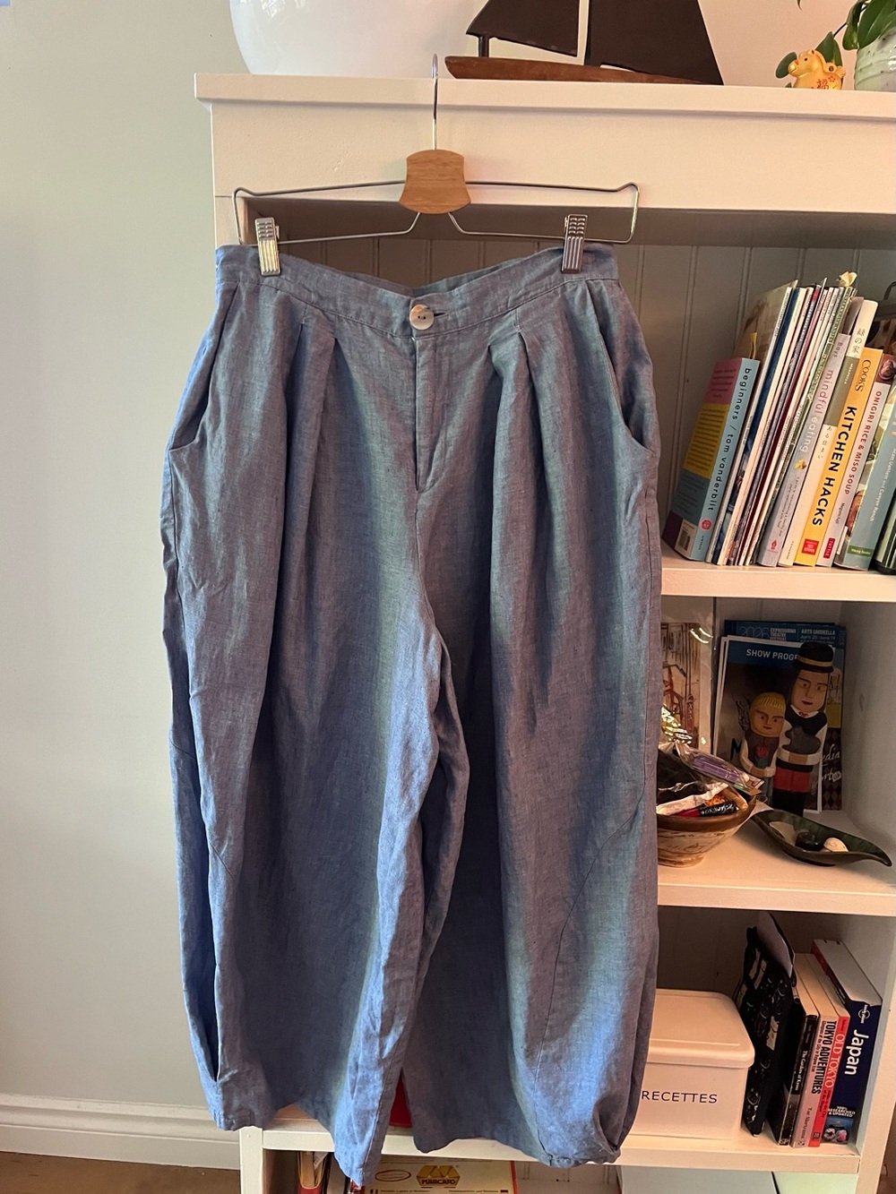 Jennifer Glasgow Relaxed Pleated Linen Trousers - Blue